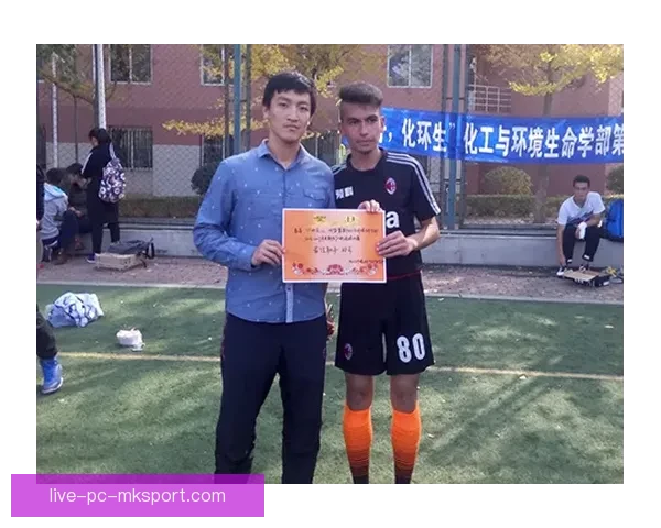 最新权威聚焦足球转会动态与赛事直播全面解析绿茵场风云趋势精彩 最新权威聚焦足球转会动态与赛事直播全面解析绿茵场风云趋势精彩